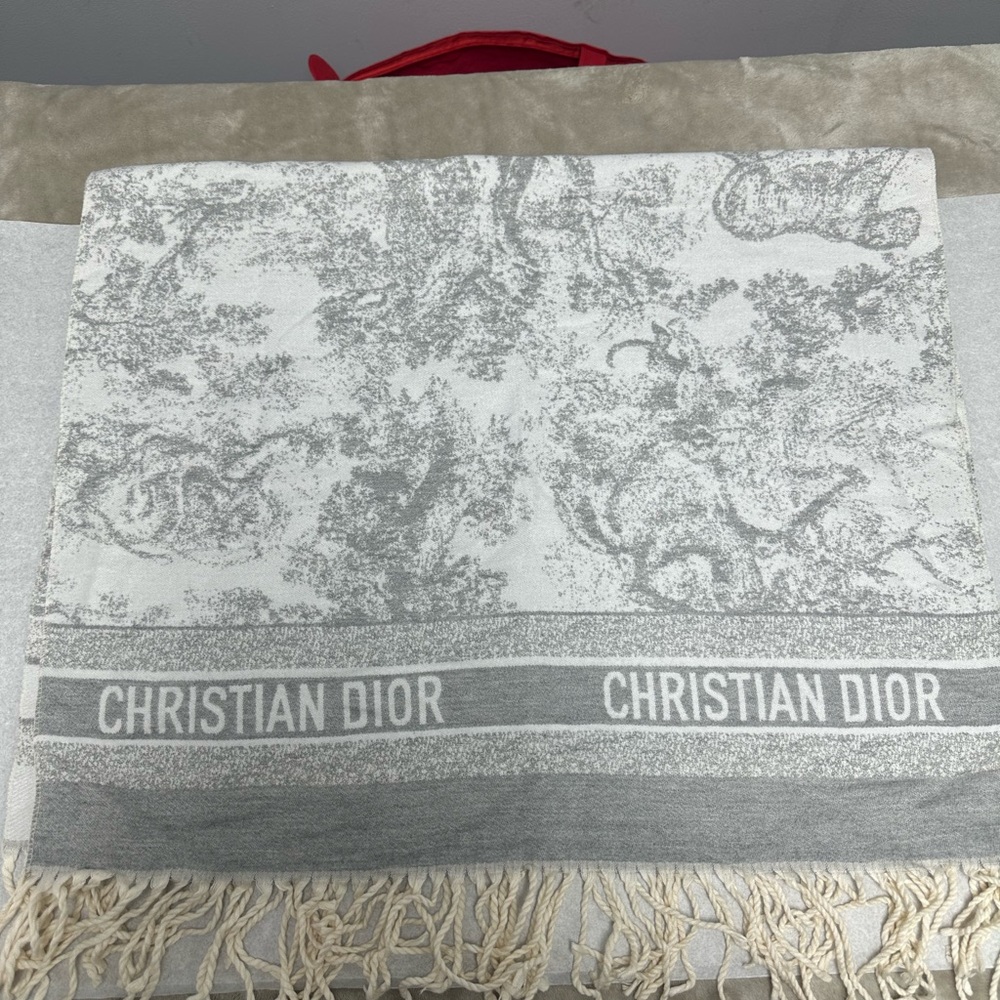 gray scarf - image 1